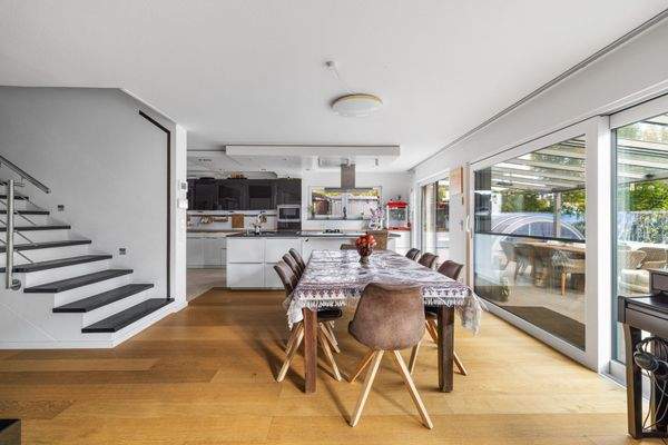 Wohn- und Essbereich mit offener Küche