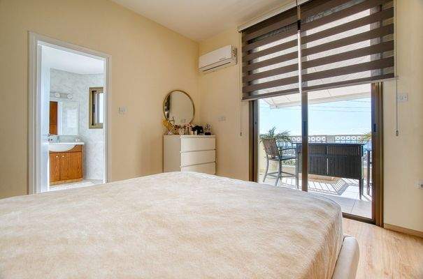 Schlafzimmer 1 mit Bad