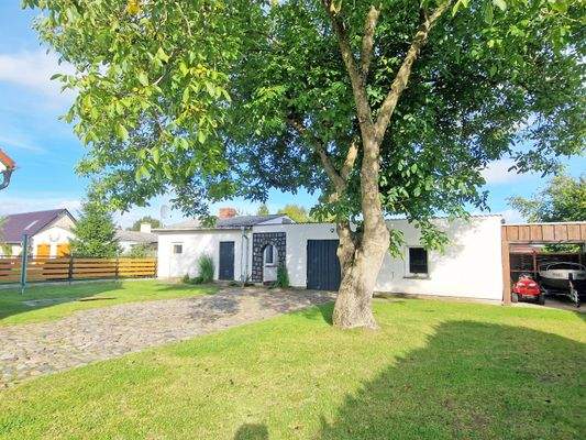 Nebengebäude+Garage+Carport