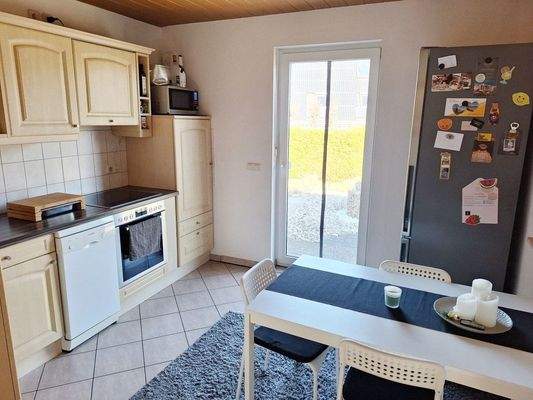 EG Küche mit Tür zum Garten