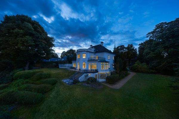 Architektur im nächtlichen Glanz