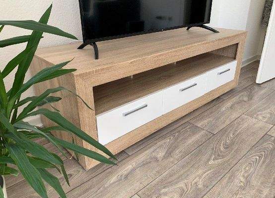 Fernsehtisch.jpg