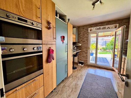 EG Küche mit Terrassenzugang