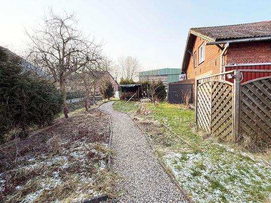 Weg zu den Stellplätzen