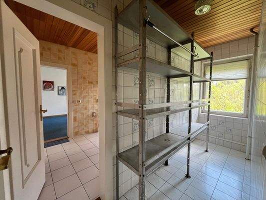 Küche mit Speisekammer (3)