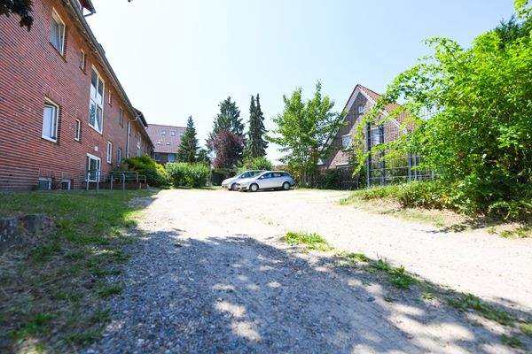 Parkplätze auf dem Hinterhof
