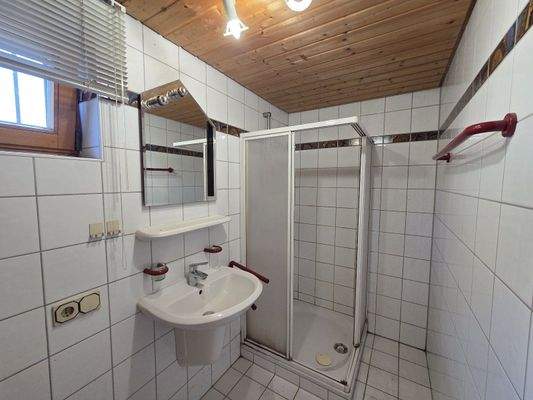 Bad mit Dusche u. WC KG