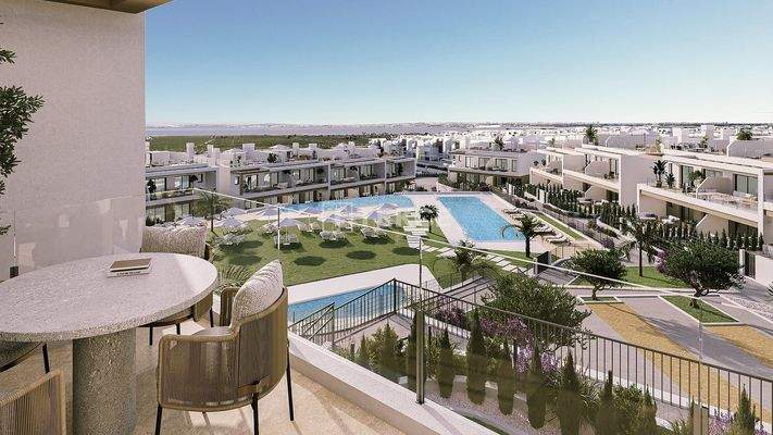 Apartments with Pools and Jacuzzis Near Amenities in Torrevieja