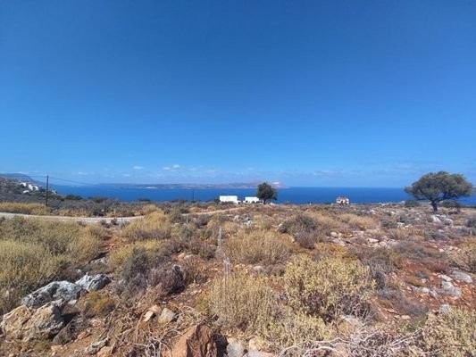 Kreta, Kokkino Chorio: Grundstück mit herrlichem Blick auf das Dorf zu verkaufen