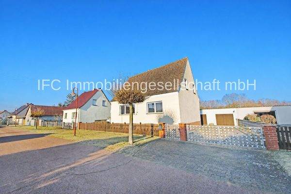 Hausansicht / Straßenseite