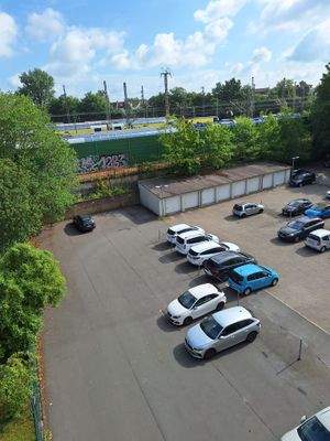 8 Parkplätze direkt am Objekt