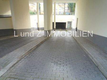 Tiefgarage Auffahrt