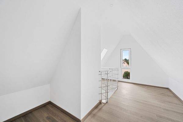 DG (links) | Flur (2)