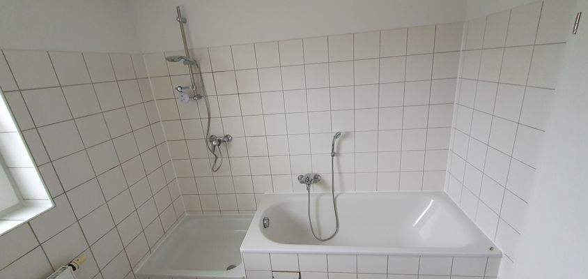 Bad Wanne und Dusche