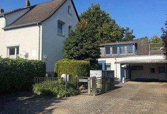 Einfahrt zu den Häusern.jpg