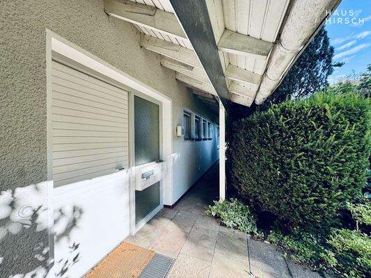 Eingangstür und Hausfasade