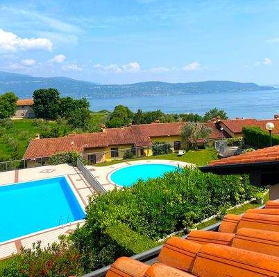 Seeblick mit Pool.jpeg