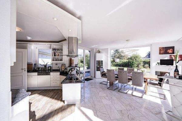 Die Küche und der Essbereich