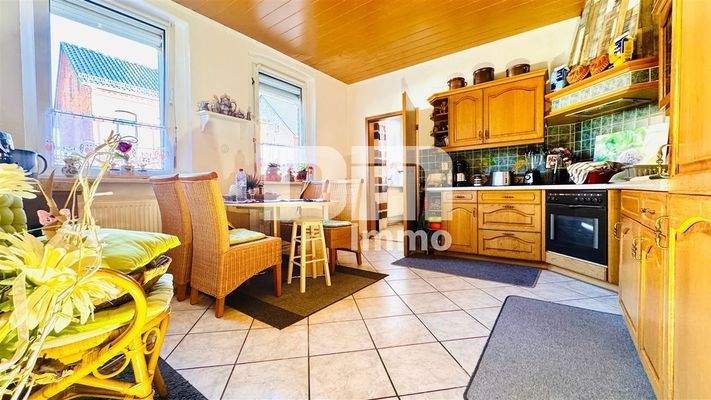 Küche mit Einbauküche