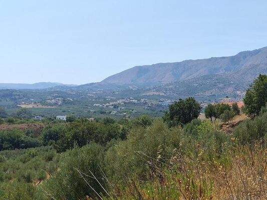 Kreta, Georgioupoli: Premium-Grundstück mit fertiger Lizenz in der Nähe des Dorfes zu verkaufen