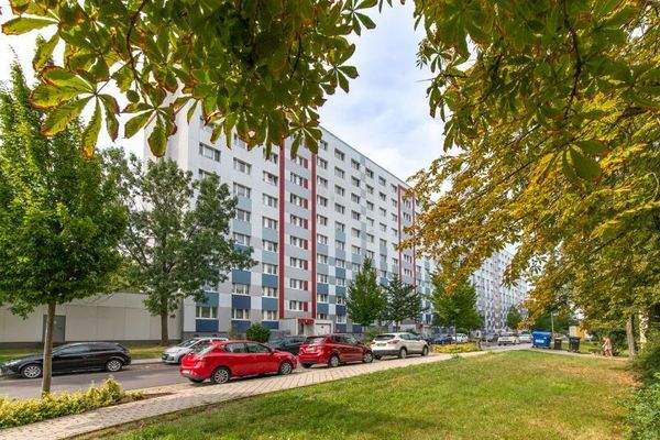 Ansicht Eingangsseite des Objektessseite 2.jpg