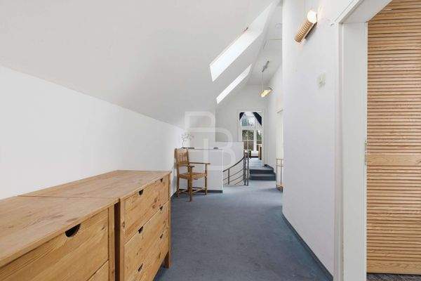 Wohnflur mit hohen Decken 