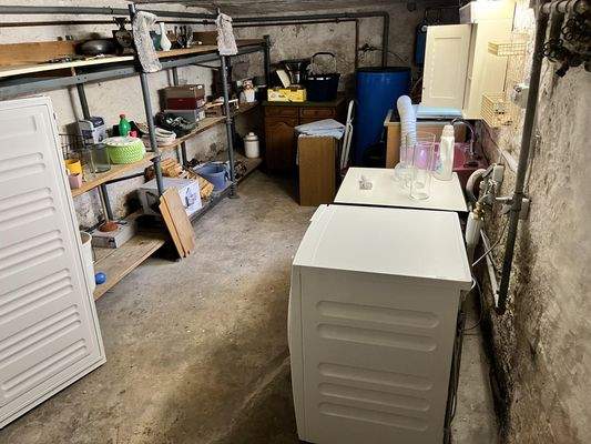 Haus mit Teilunterkellerung, u.a. WM-Anschluss