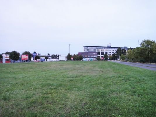 Grundstücksteilfläche - stadteinwärtig - Bebauung 