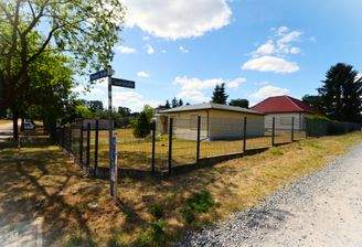 Blick auf das Eckgrundstück.JPG