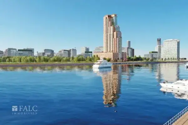 Spiegelansicht des Gebäudes