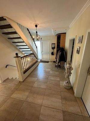 38 Flur mit Treppenhaus