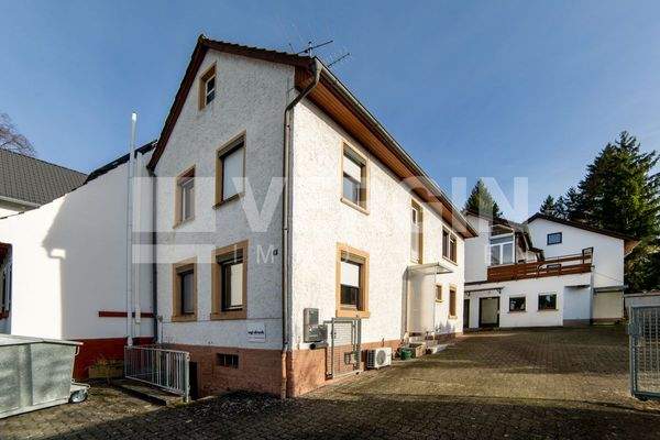 Vorderhaus (VH) mit Hofeinfahrt und Blick zum Hinterhaus (HH)