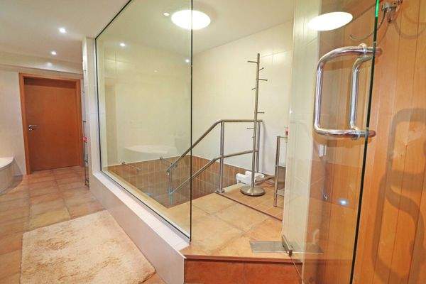 Tauchbecken Spa Bereich.jpg