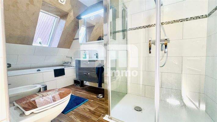 OG2 Maisonette 6 / Bad / Dusche + Bidet