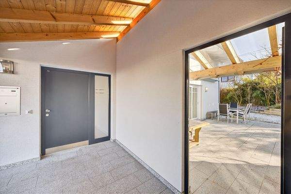 EG Eingang und Terrasse