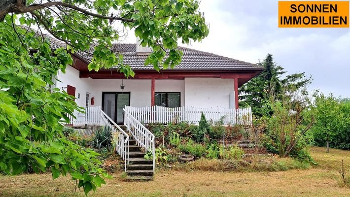 Haus mit Terrasse und Garten