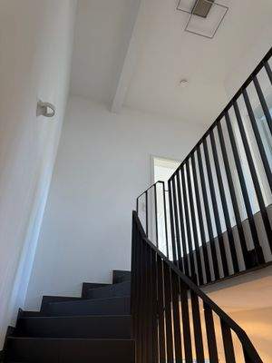 Treppe zum OG - Galerie.JPEG
