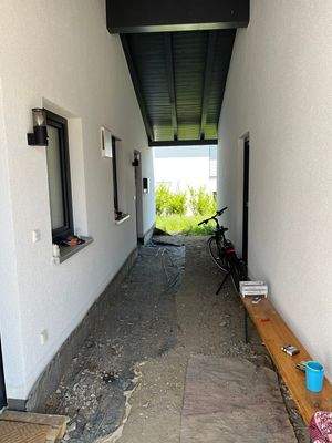 Durchgang Wohnhaus Garage