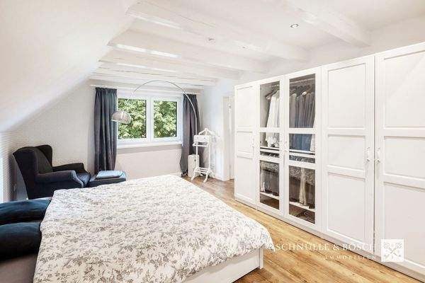 Offene Balkenlage für eine gemütliche Atmosphäre