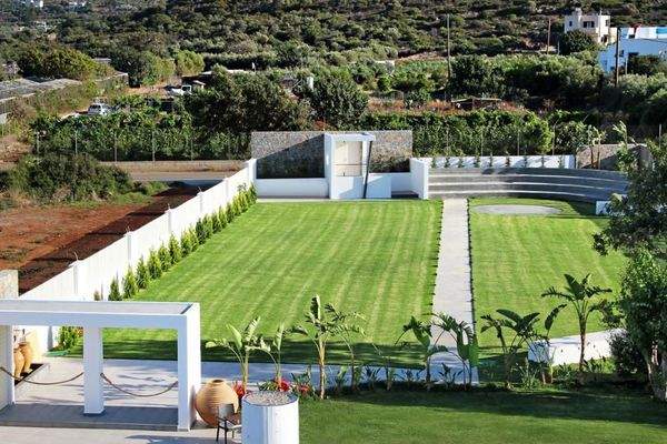 Keta, Sisi: Apartmentkomplex im Dorfzentrum, in der Nähe eines Sandstrandes zu verkaufen