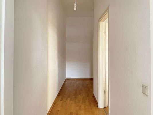 Blick in den Flur aus 5. Zimmer.JPG