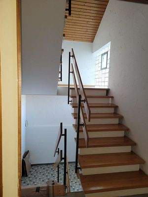 Treppenaufgang von Wohnung zum Dachgeschoß