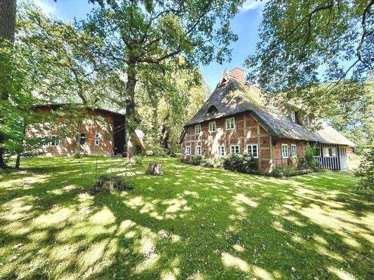 Rückansicht zum Haupthaus & Scheune