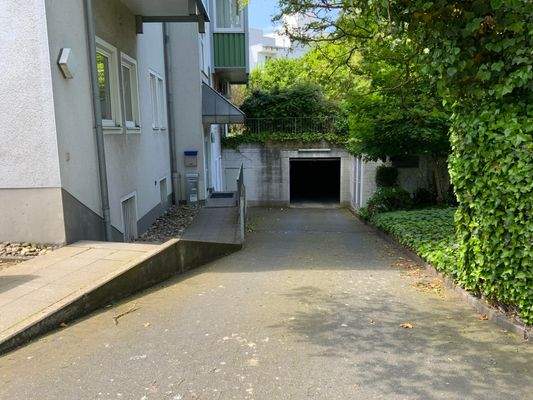 Tiefgaragenzufahrt