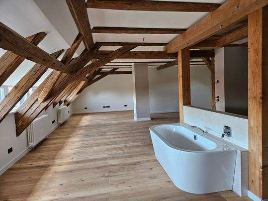 großzügiges Badezimmer mit Spa-Charakter