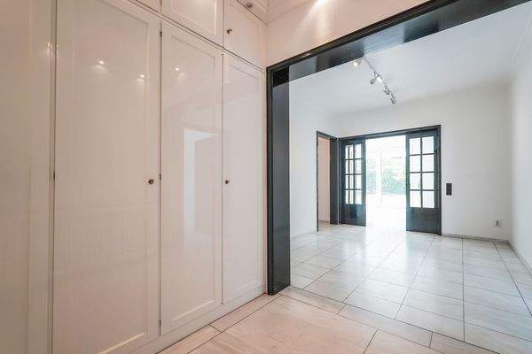 Blick vom Eingangsbereich in die Wohnräume