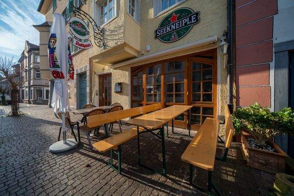 Sitzgelegenheiten im Außenbereich