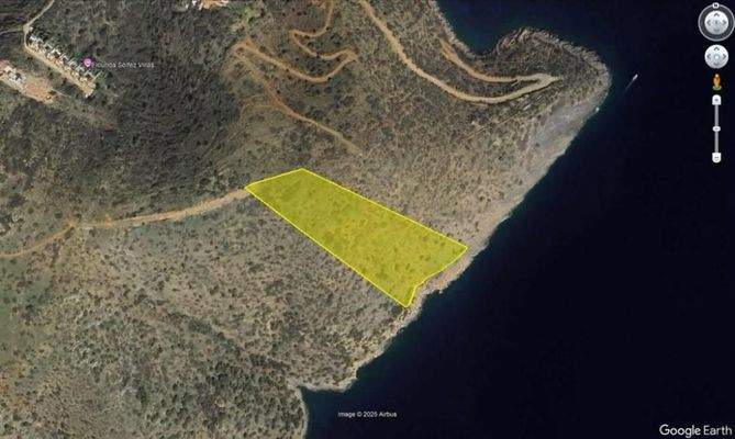 Kreta, Elounda: Großes, erstklassiges Grundstück in erster Meereslinie zu verkaufen