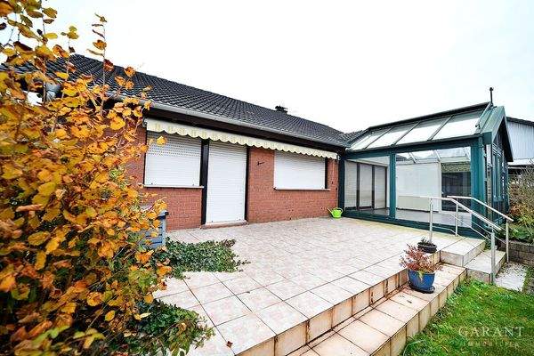 Terrasse mit Wintergarten