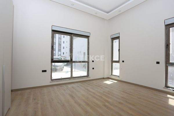 Detached Villa for Sale in an Elite Complex in Altıntaş